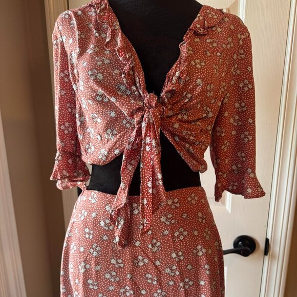 Lulu's Women's Terracotta Floral Print mini skirt and ruffled front tie top set - Picture 2 of 9